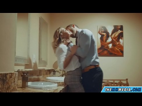 ❤️ Ketika seorang pirang berdada menggoda Anda di toilet umum ❤❌ Video porno di porno id.mass-pr.ru